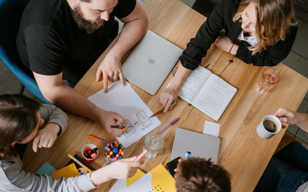 Personalstrategien verbessern sich durch externe Headhunter