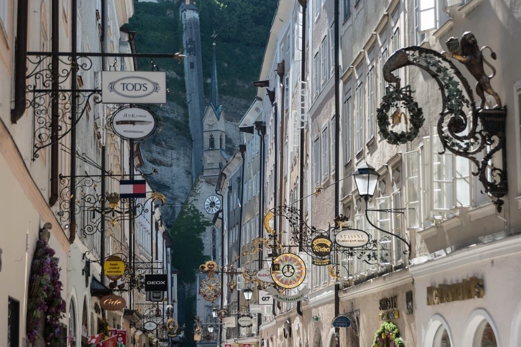 Fesselnde Feiern: DJ-Salzburgs unübertroffene Expertise für Salzburger Hochzeiten