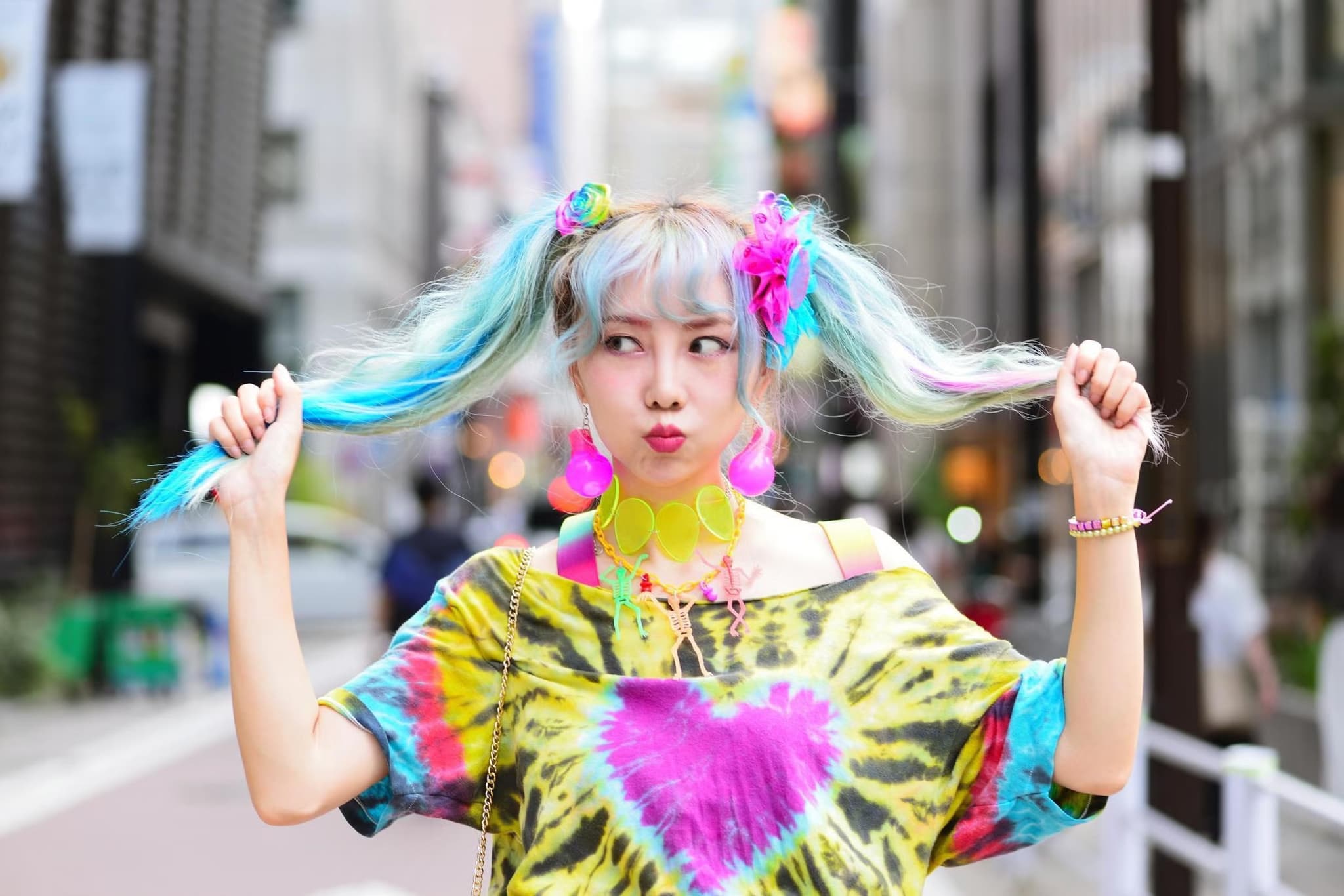 E-Girl und die Wiederbelebung des Grunge Fashion Style: Wie Y2k Style die Online-Subkultur prägt