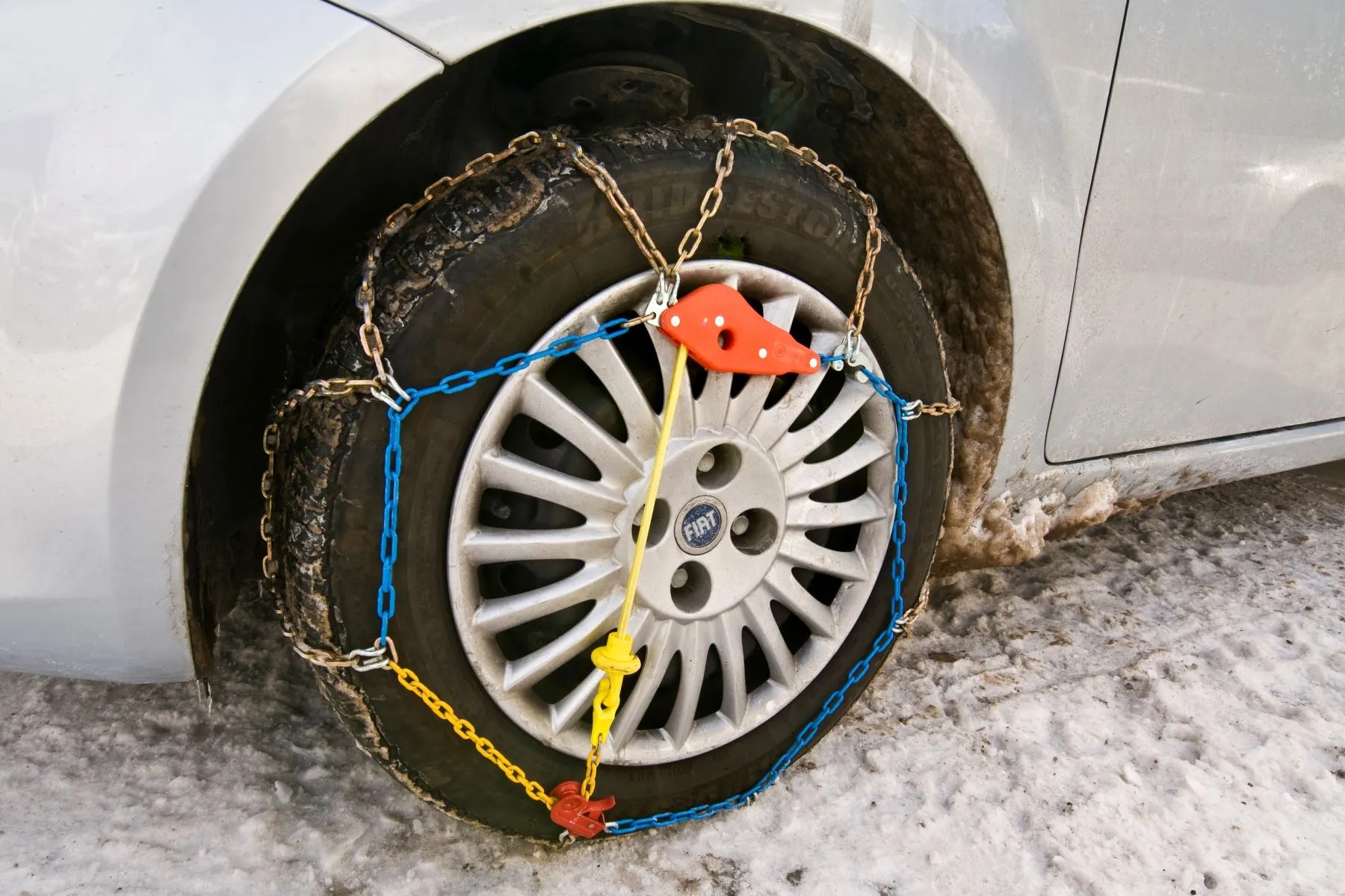 Laufflächen Schneeketten: Die richtige Wahl für PKW, SUV und LKW bei Schneeketten4u