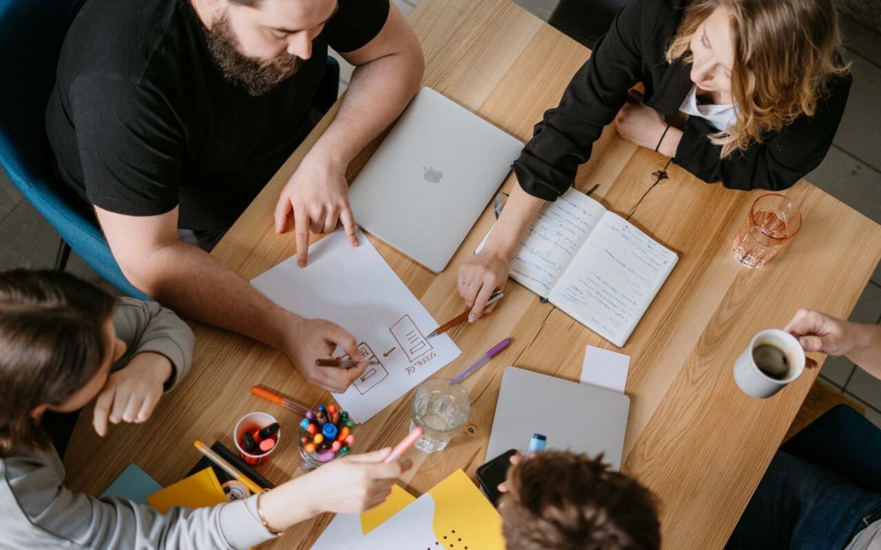 Personalstrategien verbessern sich durch externe Headhunter