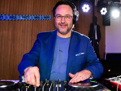 Hochzeits-DJ Oberösterreich: Perfekte Klangkulisse für Ihre Traumhochzeit