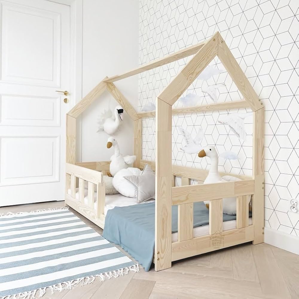 Entspannt schlafen und träumen im Hausbett 120x200 aus Massivholz