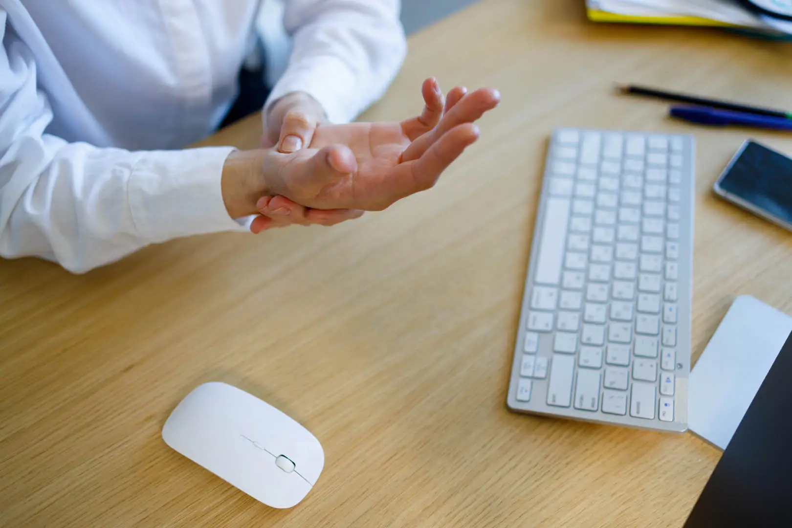 Ergonomische Arbeitsplätze zur Vorbeugung von Karpaltunnelsyndrom