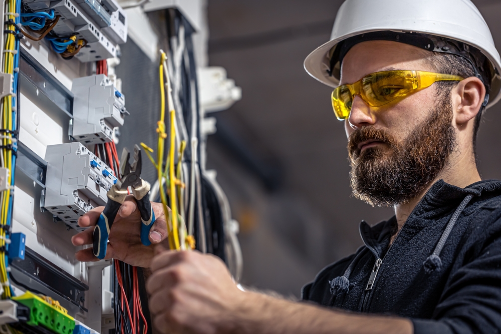 Prüfung ortsfester elektrischer Anlagen in öffentlichen Gebäuden: Besondere Anforderungen