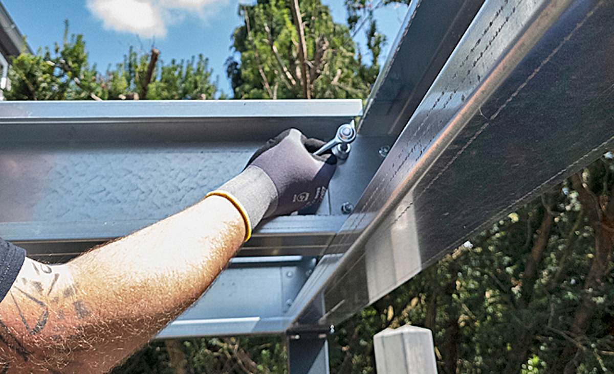 Carport aus Metall günstig kaufen: Die besten Tipps für Sparfüchse