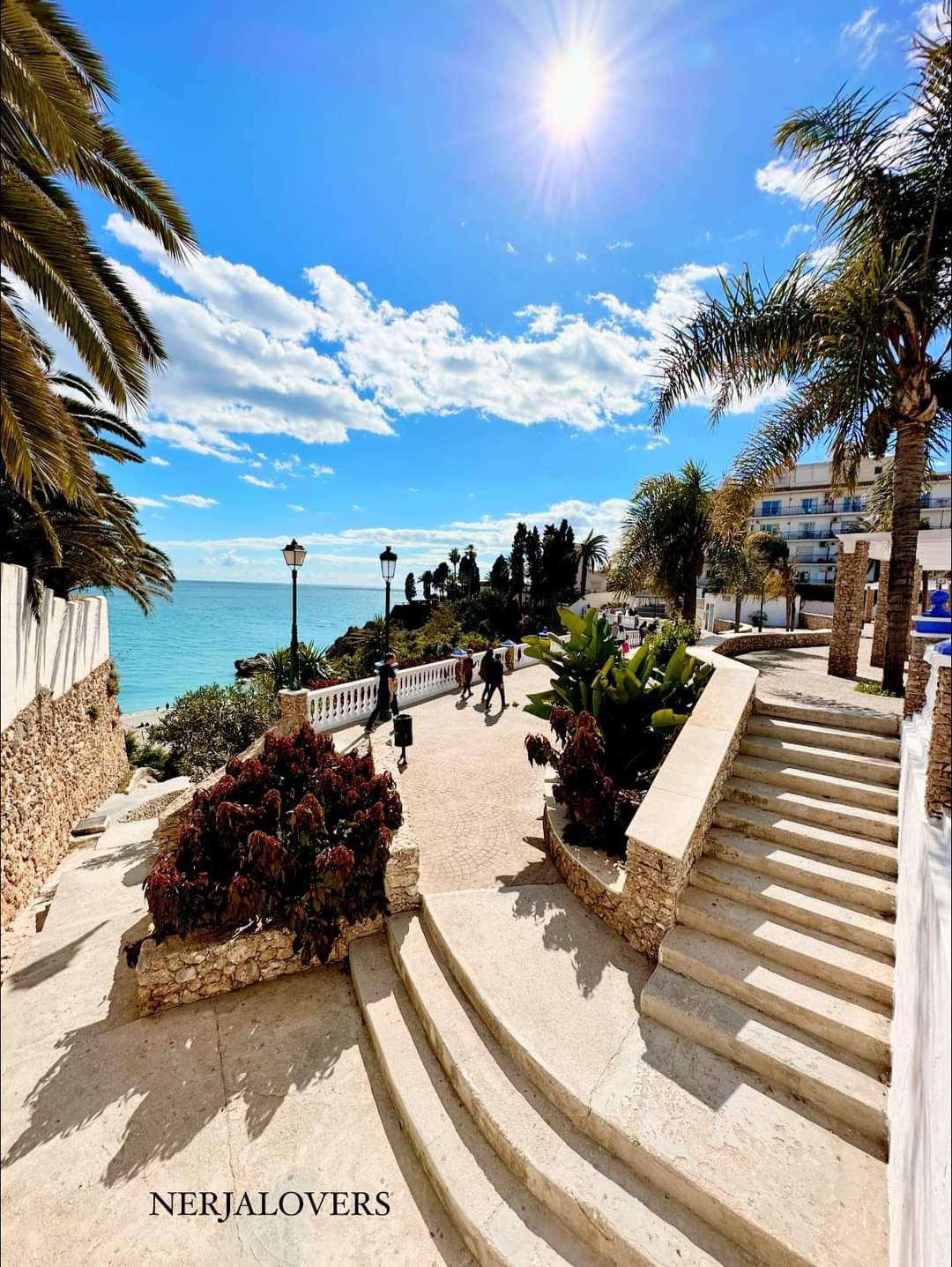 Entdecken Sie Nerja: Ein vollständiger Reiseführer zu NERJALOVERS