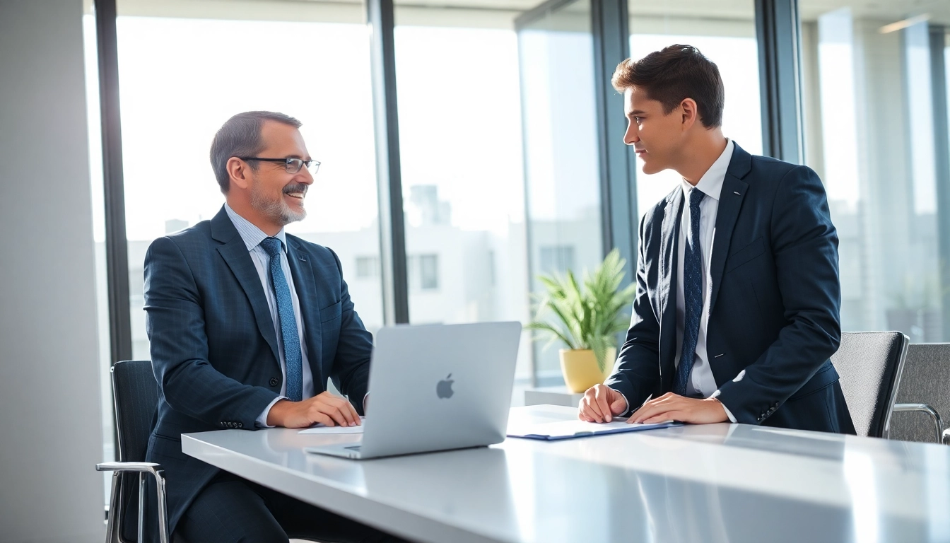 Headhunter Frankfurt in einem modernen Büro im Gespräch mit einem Kandidaten.